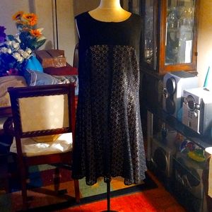 Anne Klein knee length flowy dress